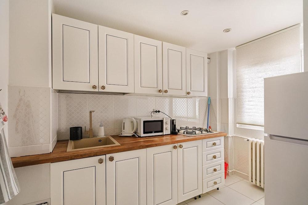 The Ruby Tower in Bucure ti Room