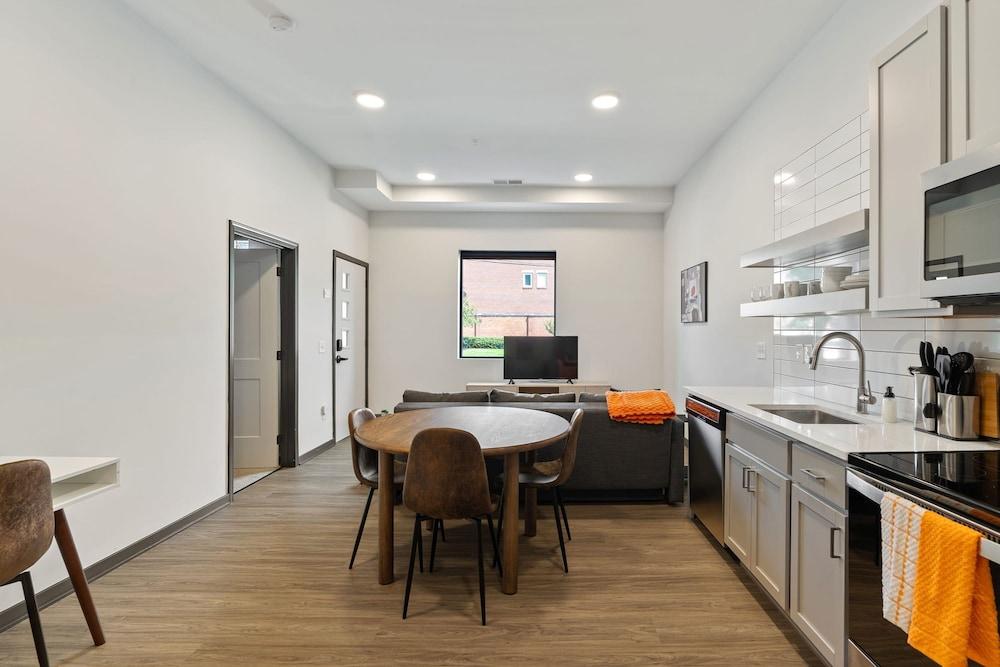 كوزي سويتس ماس د ي باركينج لاونج روف ديك 39 غرفة