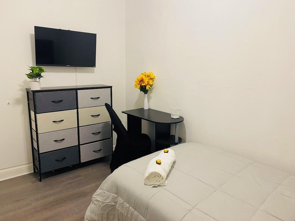 مودرن برايفت شير بد روم باس ستوب ويميو سي غرفة