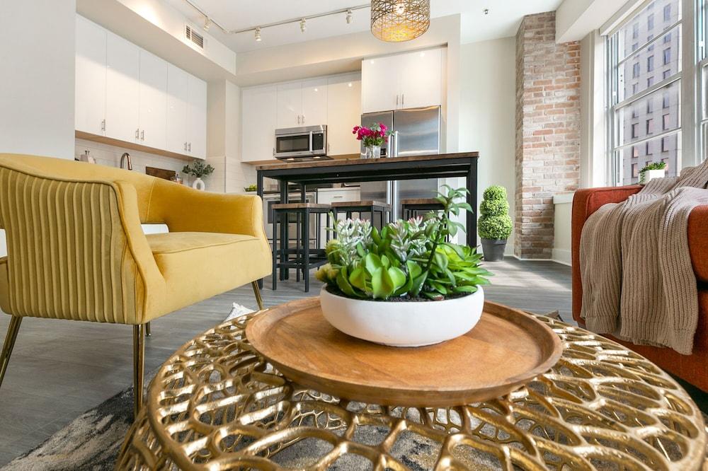 نولا تشارم لاكشري 4 بو ريتريت ستيبس فروم فرينش كورتر داخلي