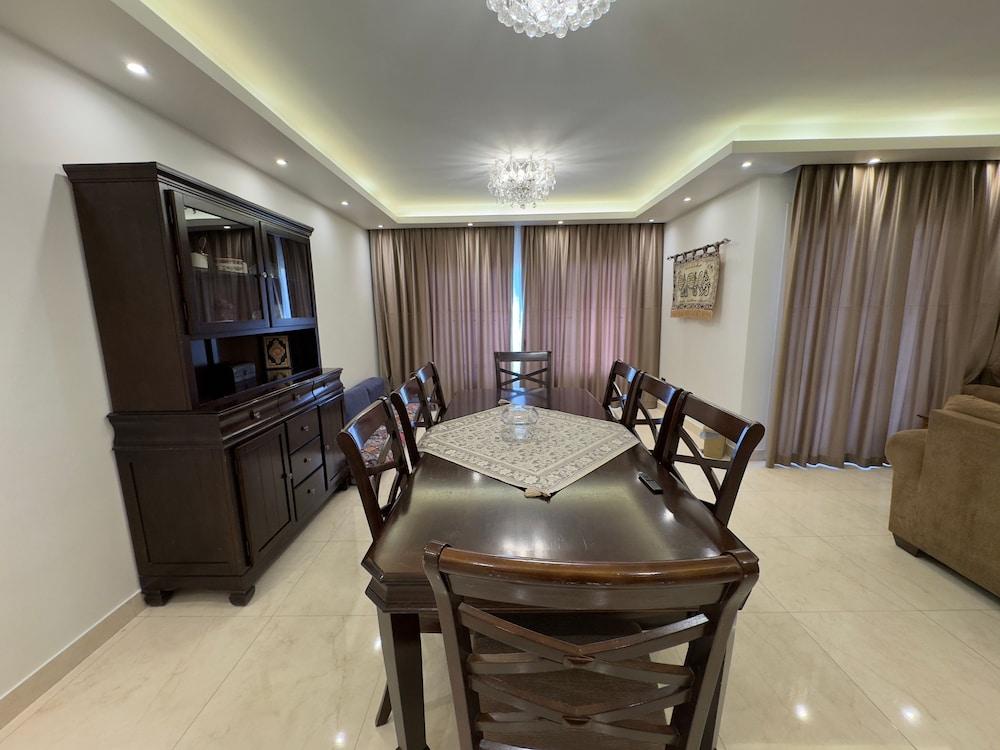 CK 1108 Spacious 2BR Apt 2BA Near Airport Room