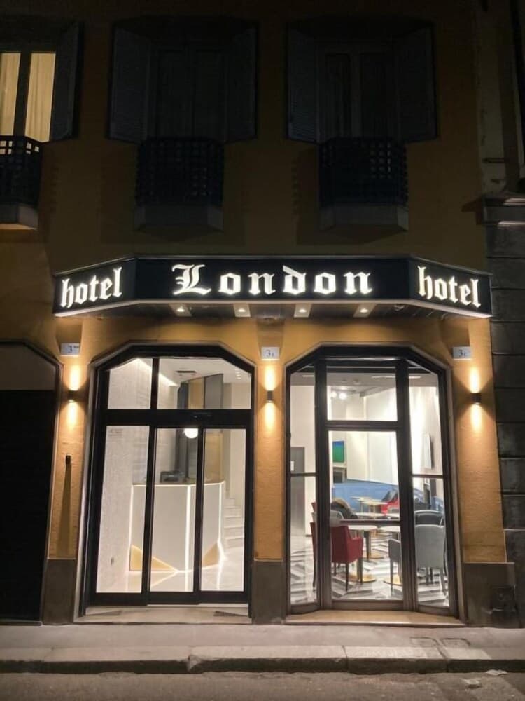 London Hotel Exterior