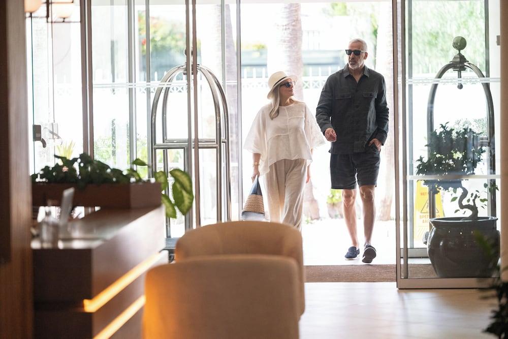 كينج جاسون بافوس - ديزند فور ادالتس باي لويس هوتلز منطقة الاستقبال