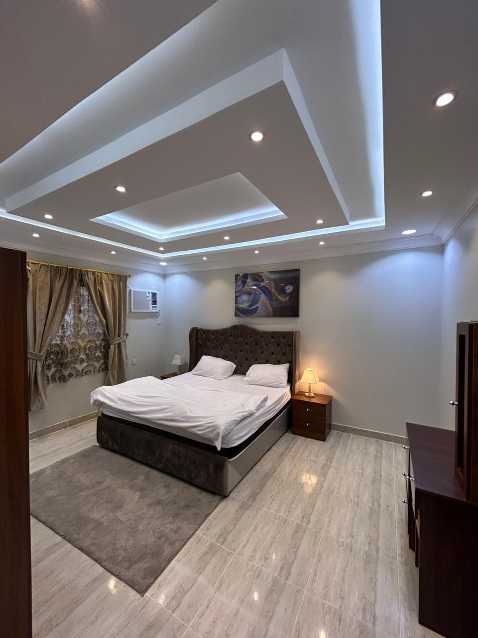 Amazing Room with Comfortable and Simple Furniture | 3956 Bedroom
