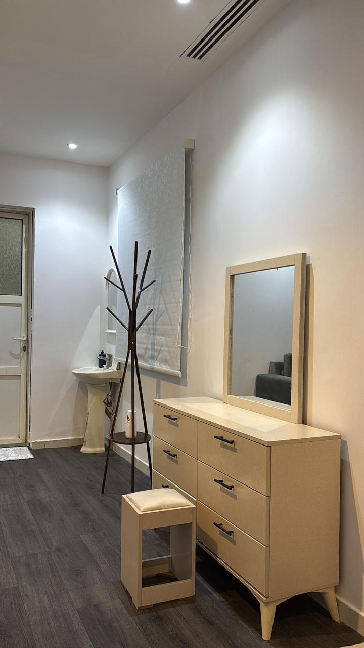 Attractive Studio with Comfortable and Simple Furniture | 5736 Bedroom