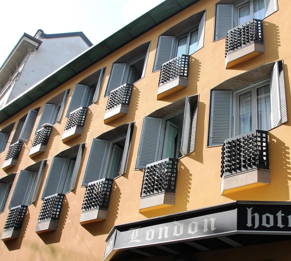 London Hotel Exterior