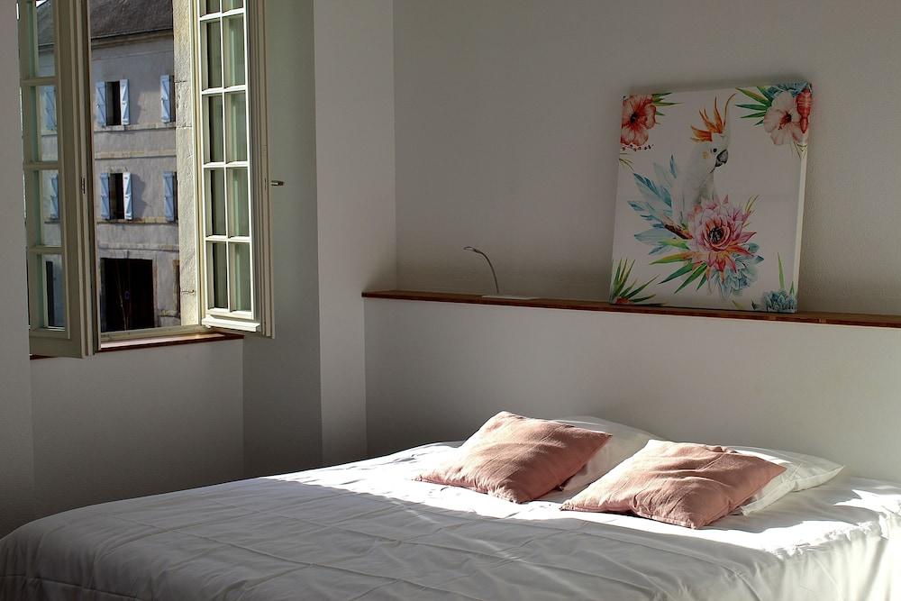 Logis Hôtel Le Commerce Room