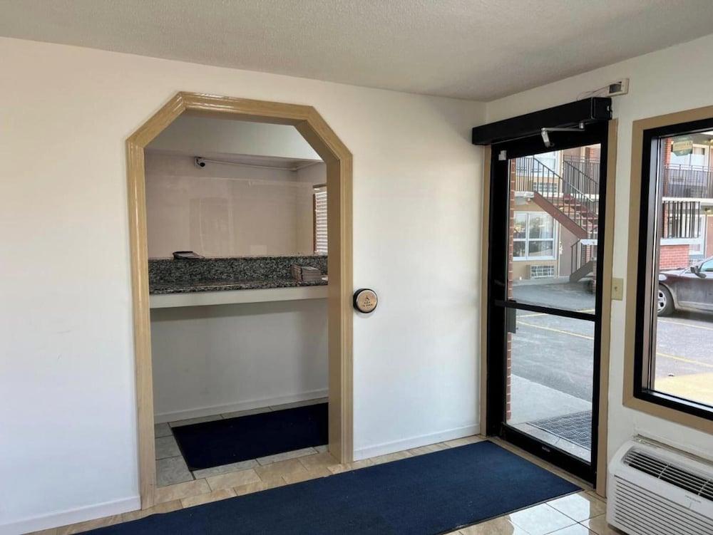 ديفيلز ليك إن باي أو واي يار ديفيلز ليك ريجونال ٔيربورت الردهة