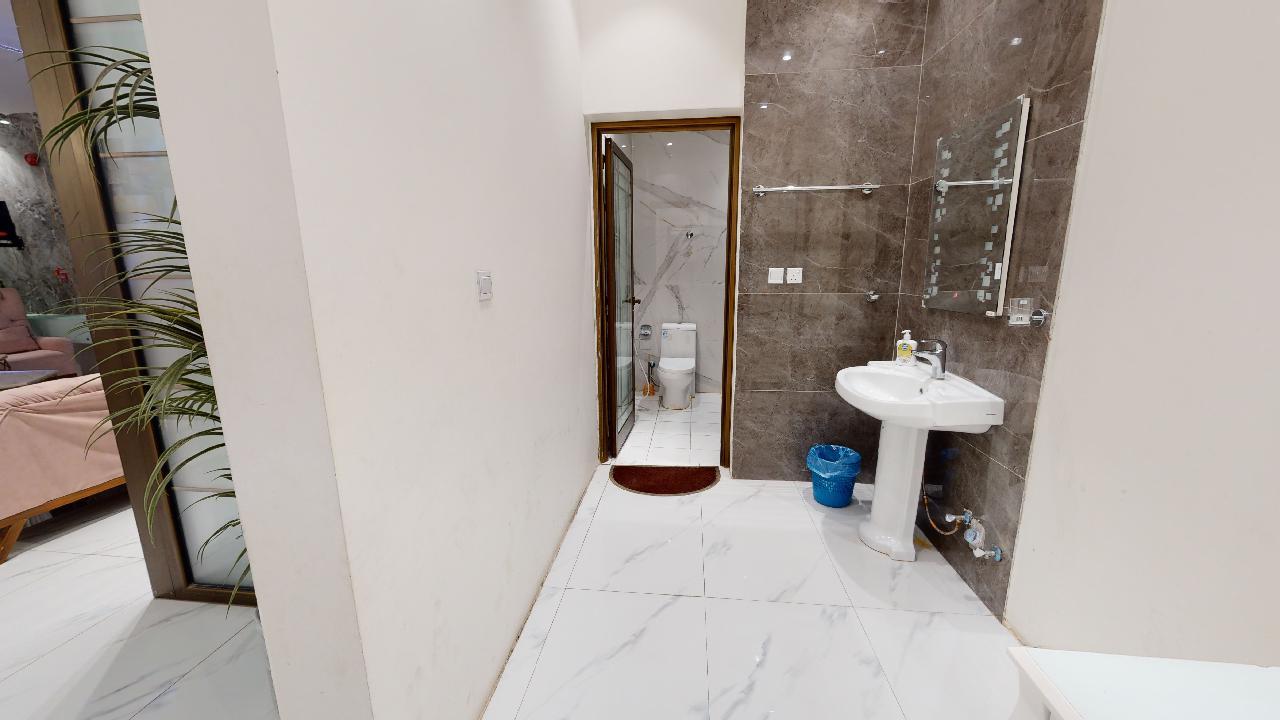 Comfy Chalet with Comfortable and Simple Furniture| 997 Bathroom