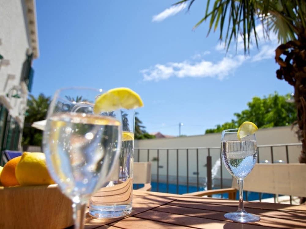 أدورابل فيلا ويذ سويمينج بول آند سي فيو زحليقة مائية