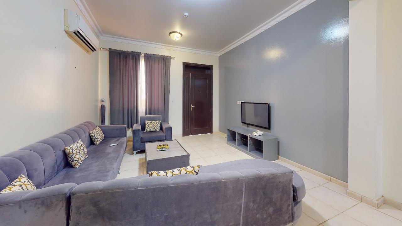 شاليه بتصميم جذاب وبأثاث مريح وبسيط | 1993 منطقة المعيشة