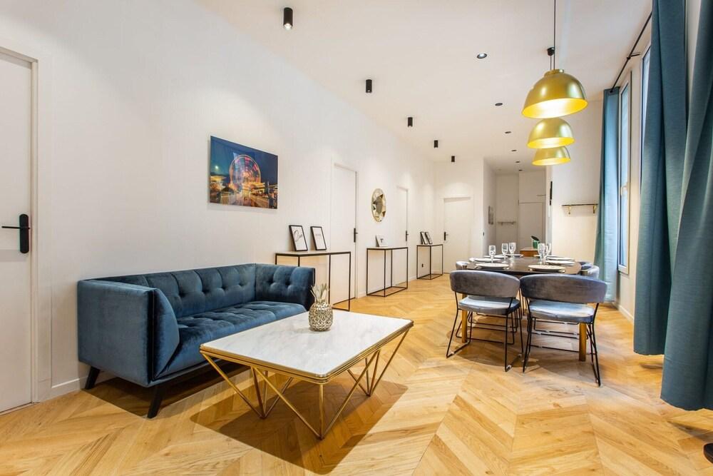 لاكشري أون ذا تشام ليزي: بريستييوس، 10بي  ب ر داخلي