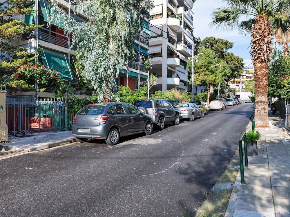 تاستيفول أبارتمنت إن أثينس ويذ أير ك نديشيونينج المنطقة الخارجية