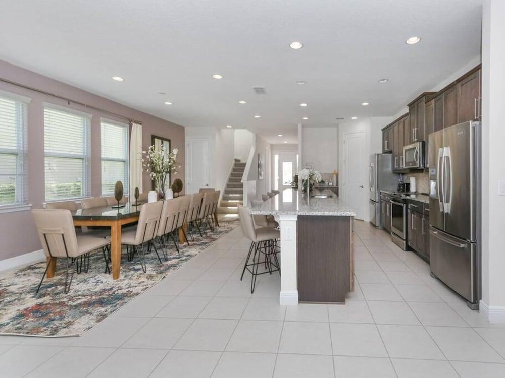 Luxurious Villa 9br Encore Resort Near to Disney Room