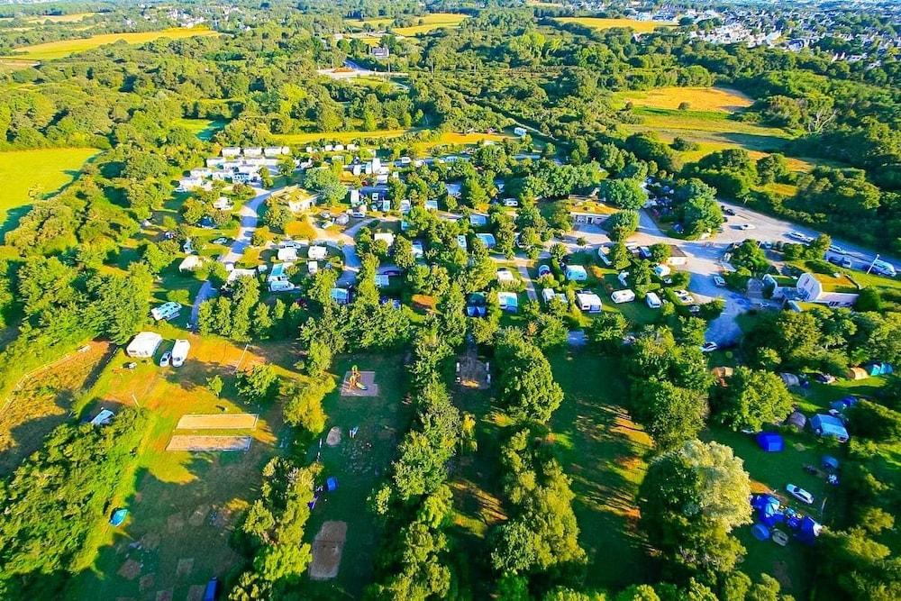 ف موربيهان لارمور بليج، لارمور بادين المنطقة الخارجية