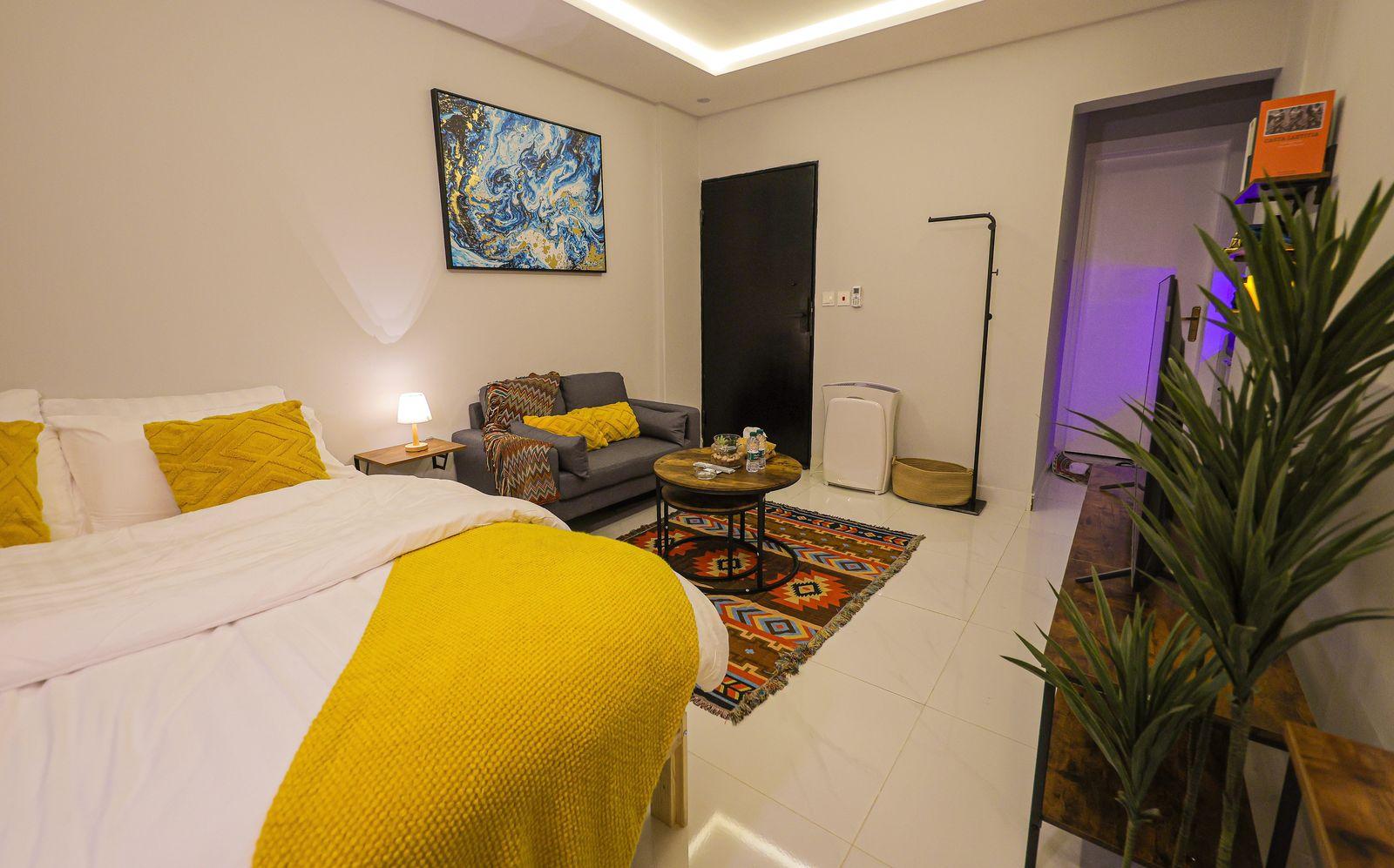 Elegant Studio with Comfortable and Simple Furniture | 5590 Bedroom
