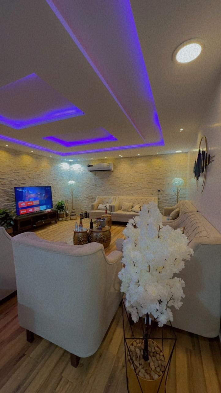 Elegant Chalet with Comfortable and Simple Furniture | 4144