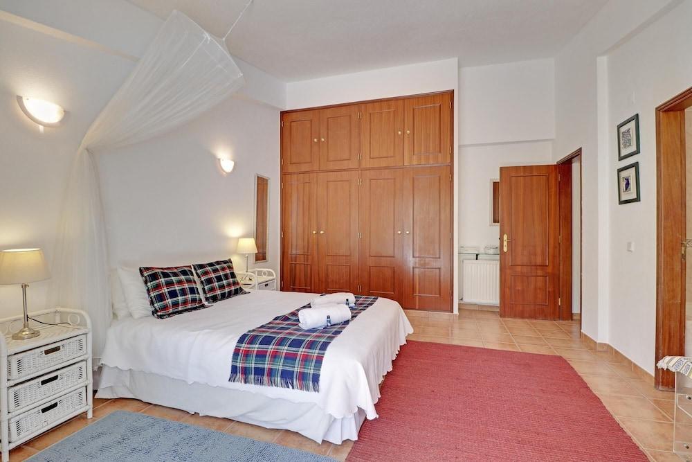 ألجارف كانتري فيلا ويذ بول باي هومينج غرفة