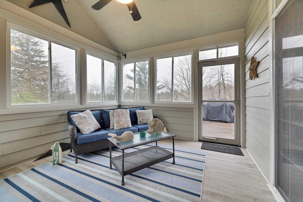 The Nest at Pinecrest by Avantstay Spacious Deck, Game Room, Fire Pit Interior