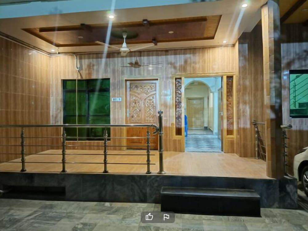 Al Reyan Guest House Interior