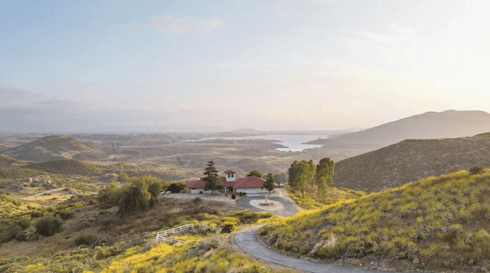 Slice of Heaven by Avantstay Breathtaking Views! Interior