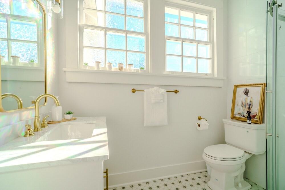 ٓفريي باركينج /رينو فاتد جيم نير فرينش سنتر حمام