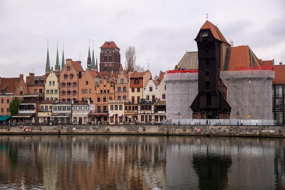 Maya's 22 - River view Exterior