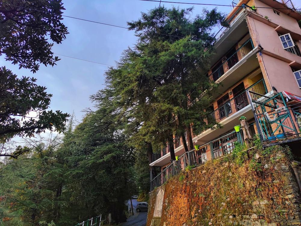 Jakhu Vibes Exterior