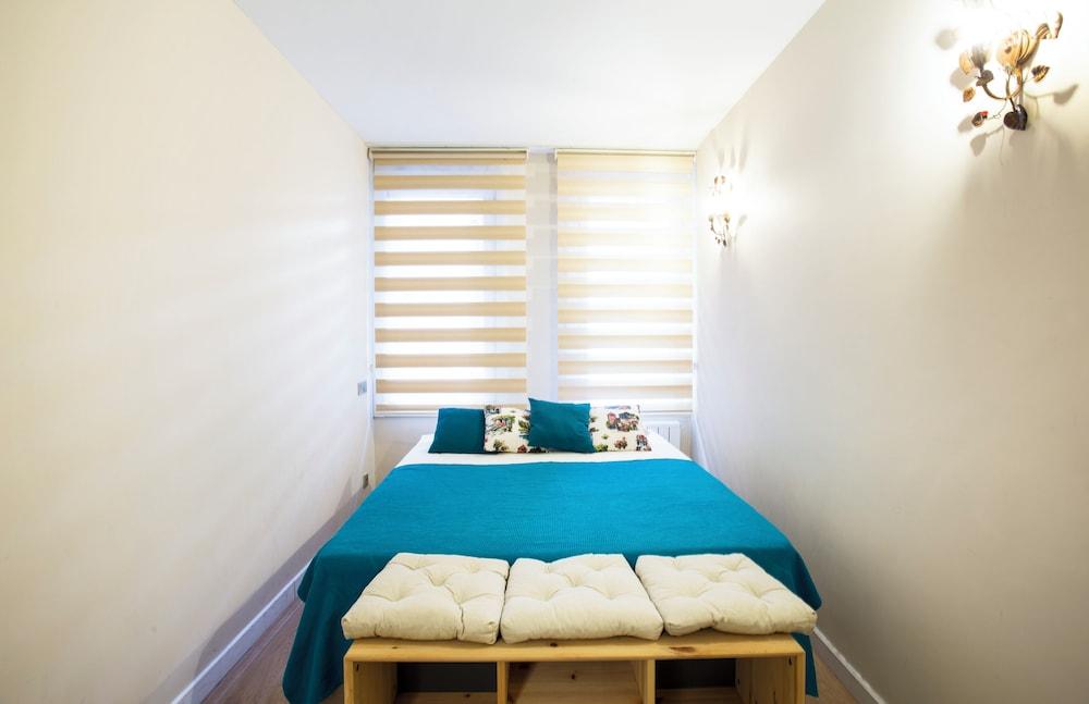 بيج كوت فلات ويذ باتيو إن بيوجلو غرفة