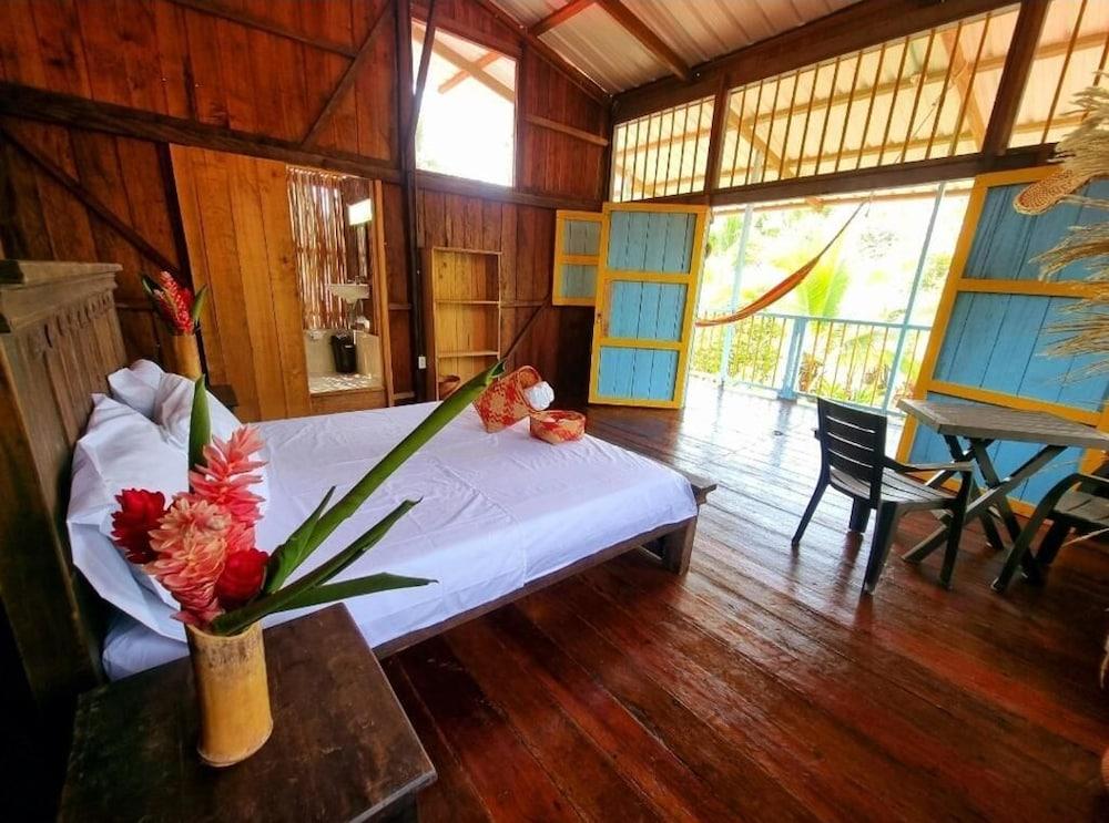 تورتوجا باي إيكو هوتل غرفة