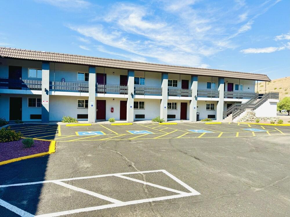 ريد روف إن مياي، أهيسنز المنطقة الخارجية