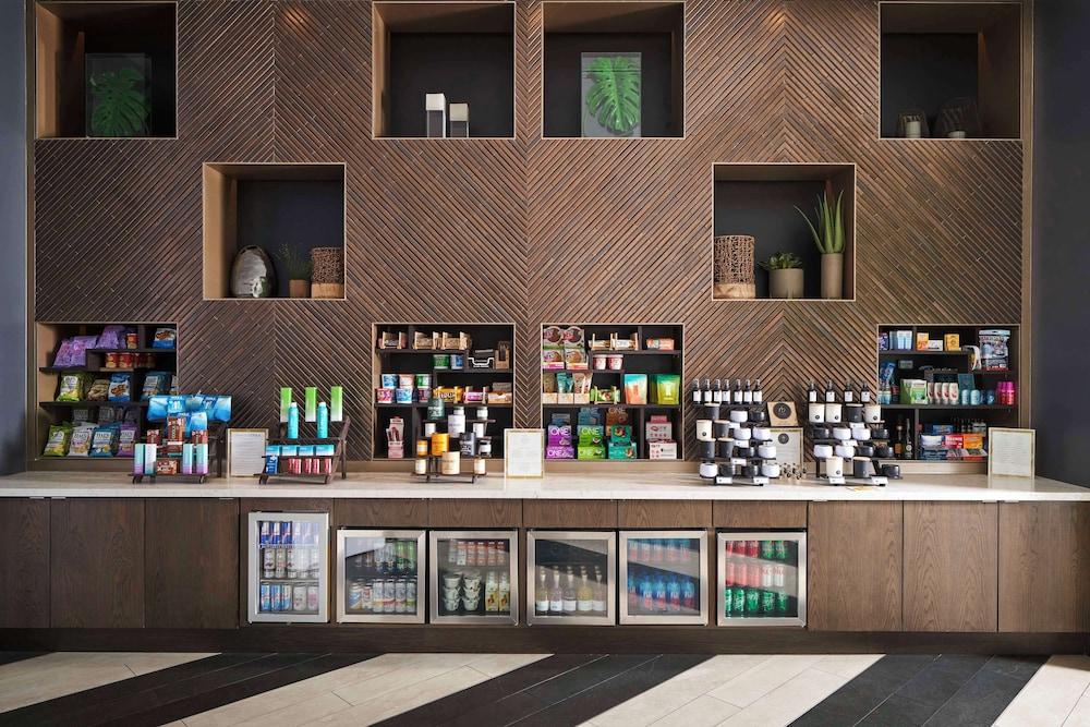 ثيسيس هوتل ميامي كورال جابليز، كوريو كوليكشن باي هيلتون منطقة الاستقبال