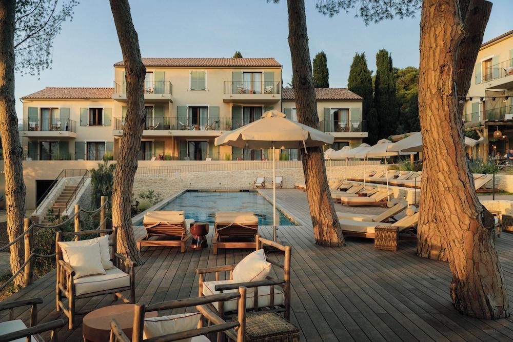 بوتيك-أوتل إيه ريستوران باسجي باسجي الصورة الأساسية