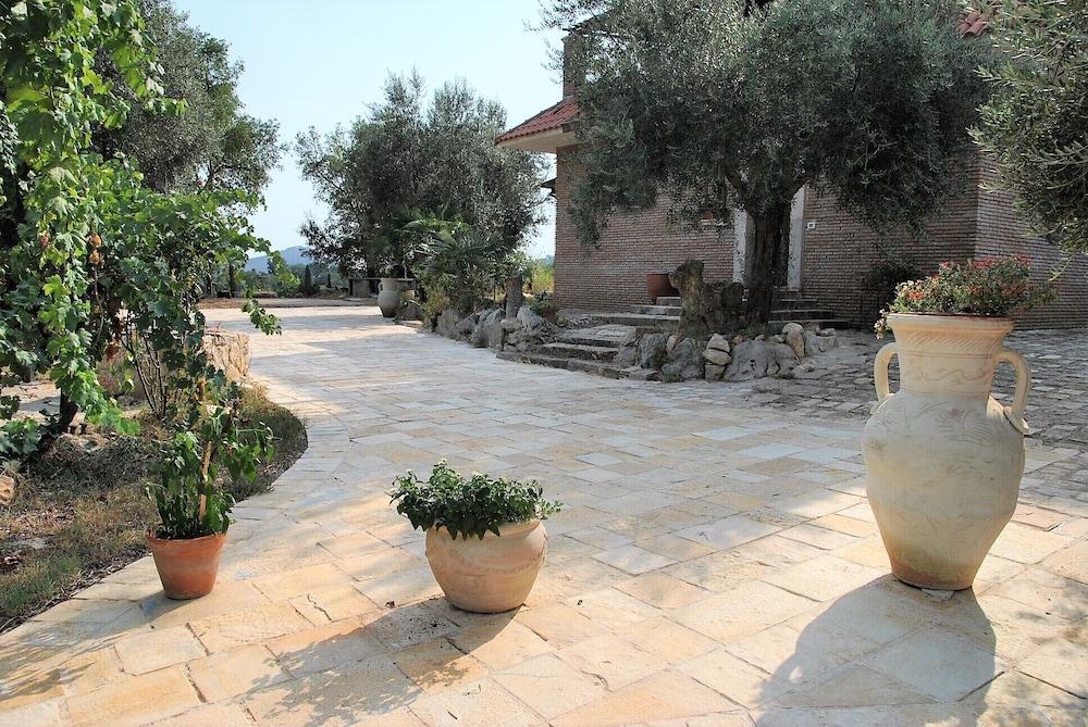 ميريديانا هوليداي هاوس ويذ شيرد سويمينج بول المنطقة الخارجية