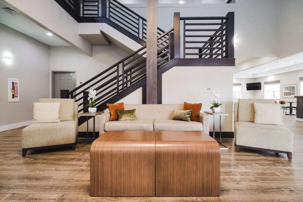 كواليتي سويتس هيوستون هوبي إيربورت الردهة