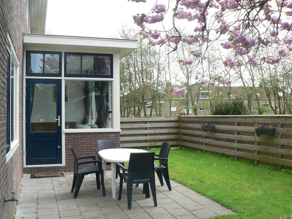 سيتواتيد إن إه بيسفول فيليدج كاليد أروم