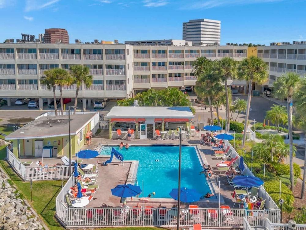 Pearl Suite a Balcony Bayview Suite Htd Pool Room