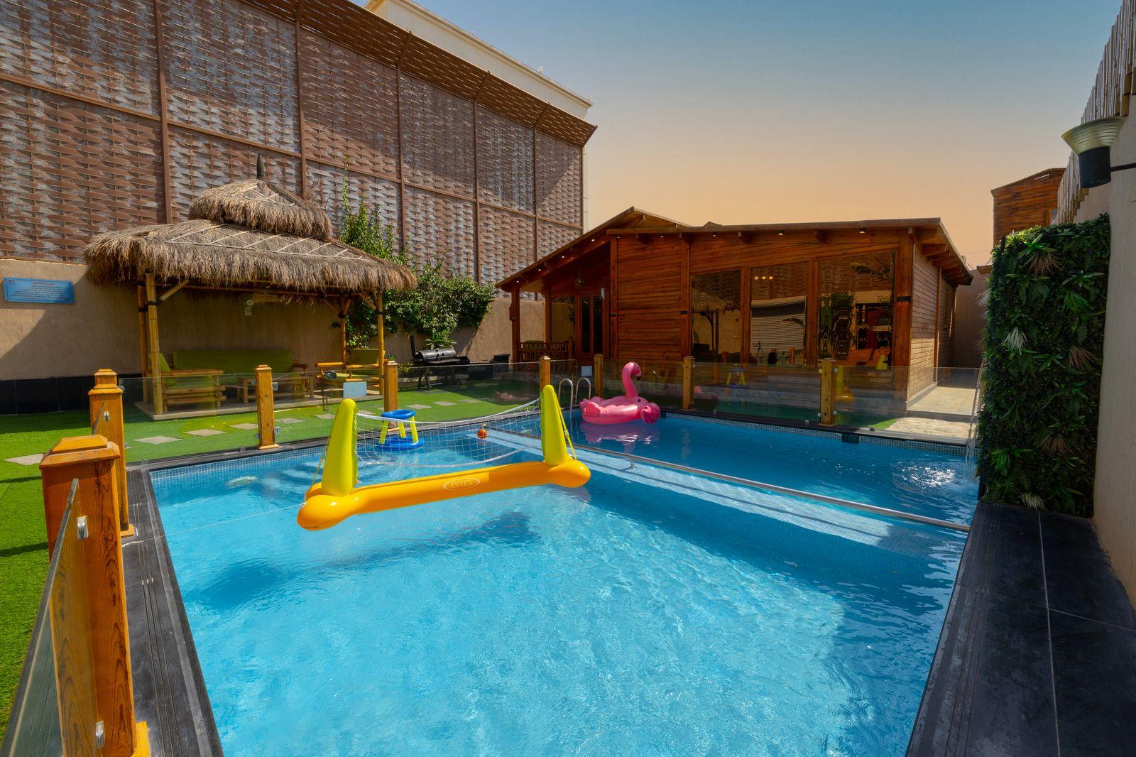 Elegant Cottage with Pool | 5714