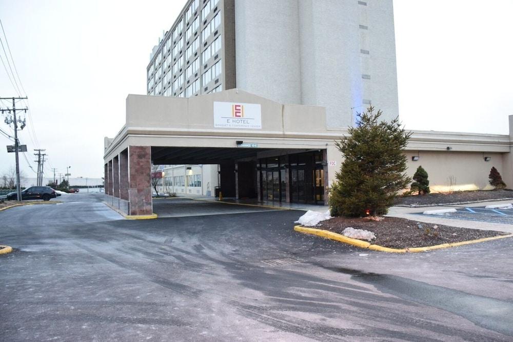 إي هوتل بانكويت آند كونفرانس سنتر
