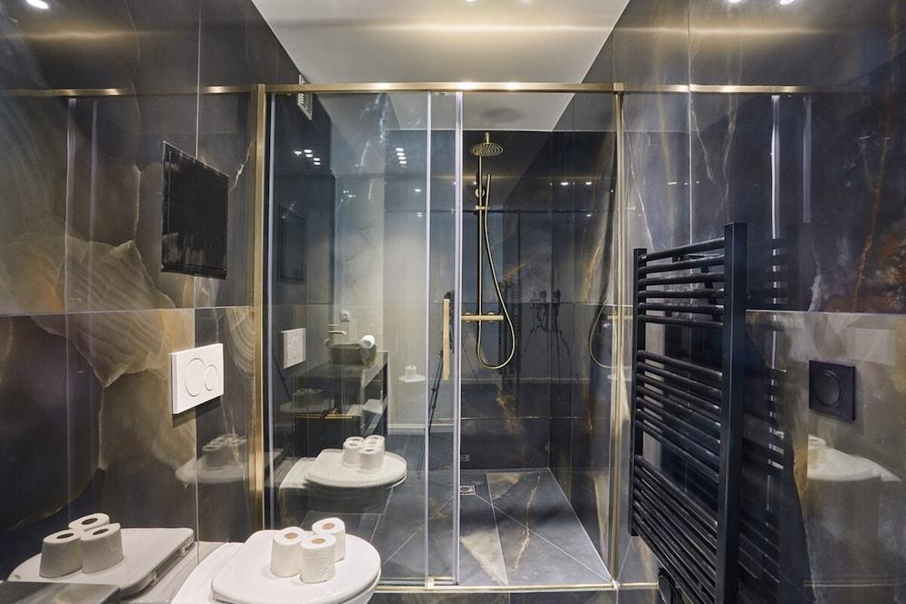 سوبلايم ستوديو سان جيرمين ديه بريس إنفاليدز حمام