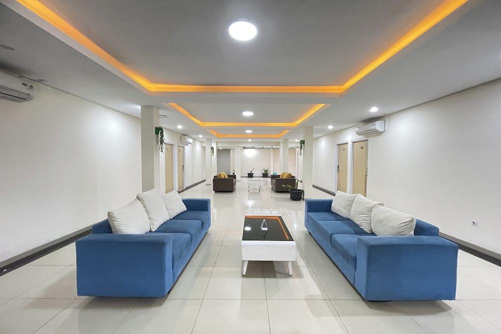 Hotel Lengkong 2 Lobby Sitting Area