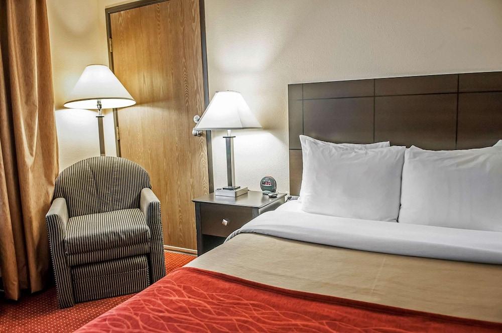 Quality Inn Room