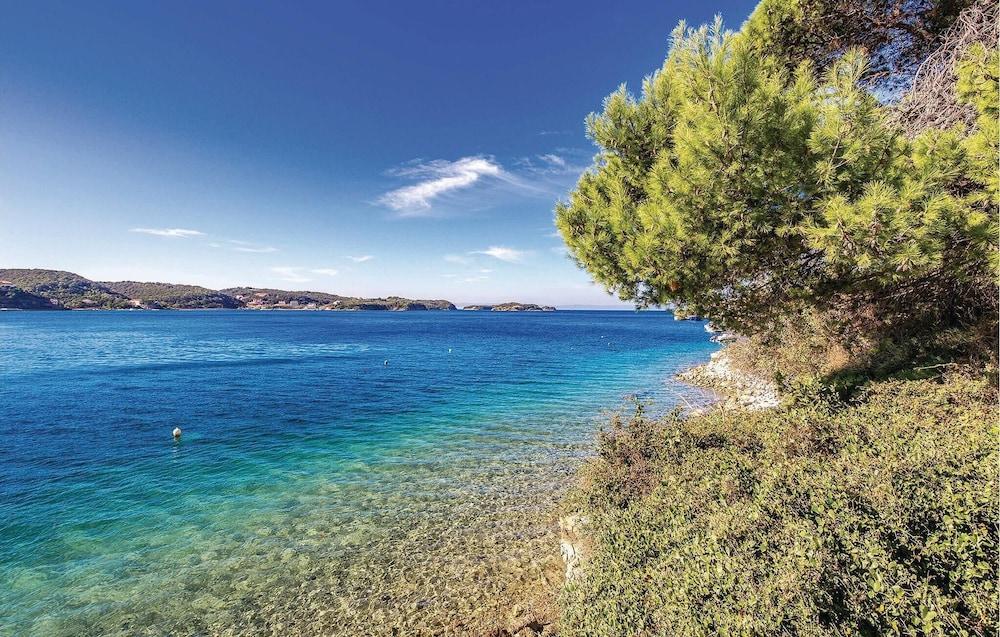 Stunning Apartment in Supetarska Draga With Sauna, Wifi and 2 Bedrooms Exterior