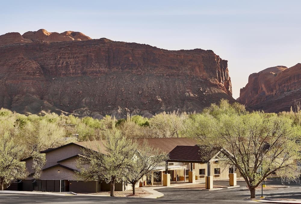 Slackline Moab, Outset Collection by Hilton Featured Image