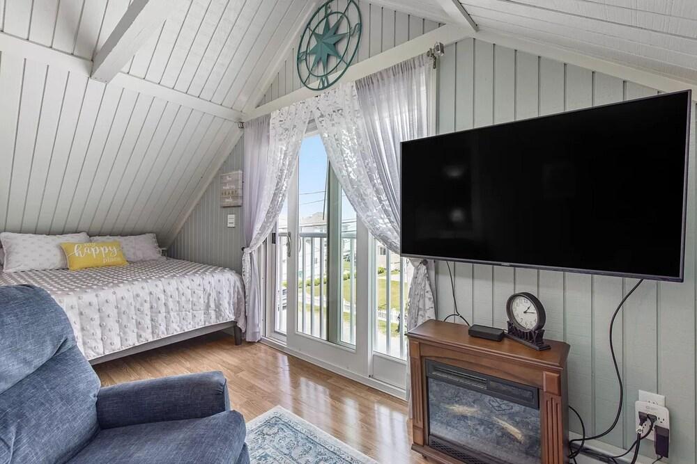 Private Condo w Ocean Views Next to Beach Room