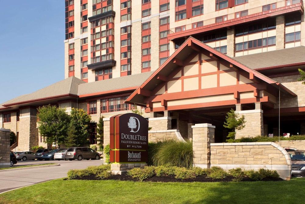 DoubleTree Fallsview Resort & Spa by Hilton Niagara Falls Exterior