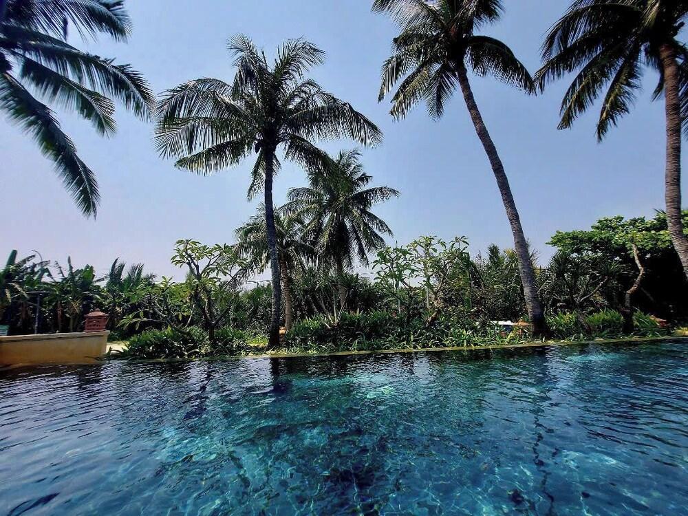 سو ريتريت ٔوي آن - ريفرفرونت ريزورت زحليقة مائية