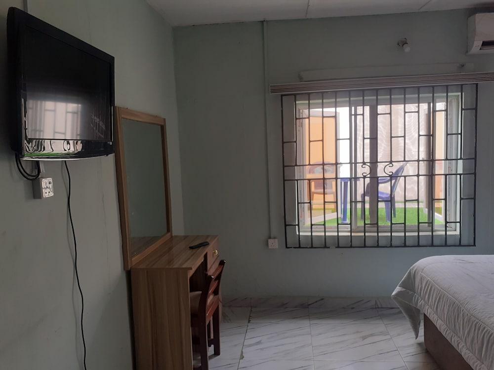 Biddex Lodge - by Cenlotts Room