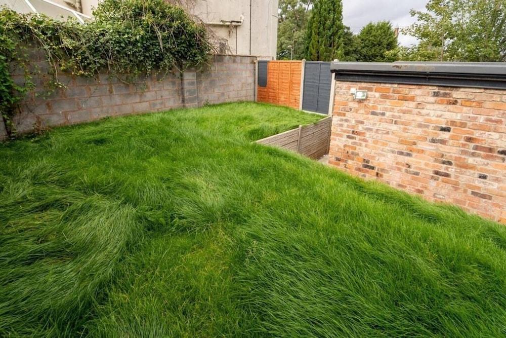 Spacious Studio Near City Centre! Property Grounds