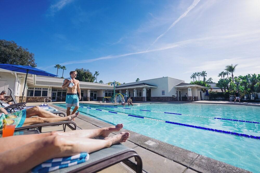 جيست هاوس، هوتل آت لا فالي حمام سباحة مكشوف